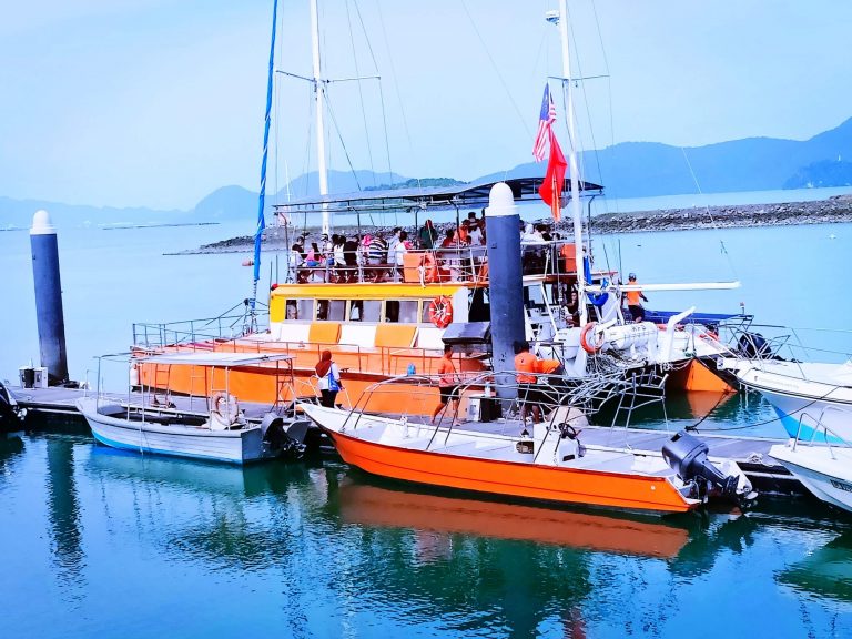 Tropical Charter 60 Seater 帆船